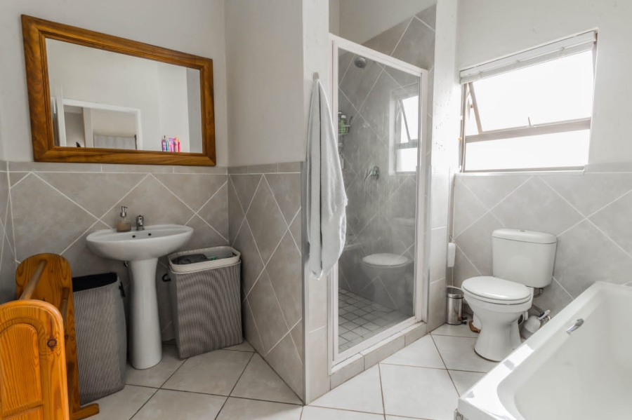 2 Bedroom Property for Sale in Goedeburg Gauteng