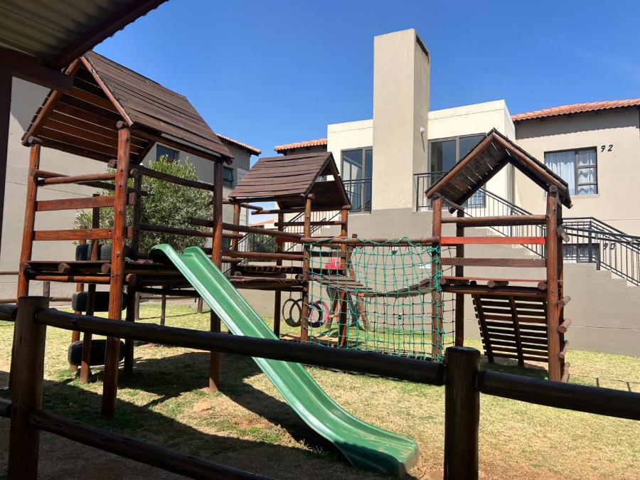 2 Bedroom Property for Sale in Goedeburg Gauteng