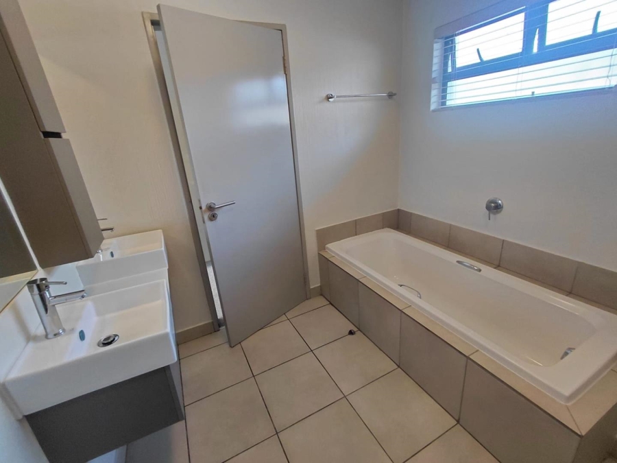 3 Bedroom Property for Sale in Broadacres Gauteng