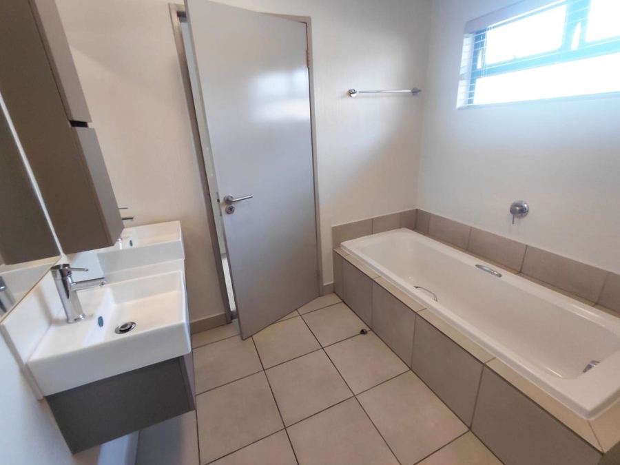 3 Bedroom Property for Sale in Broadacres Gauteng