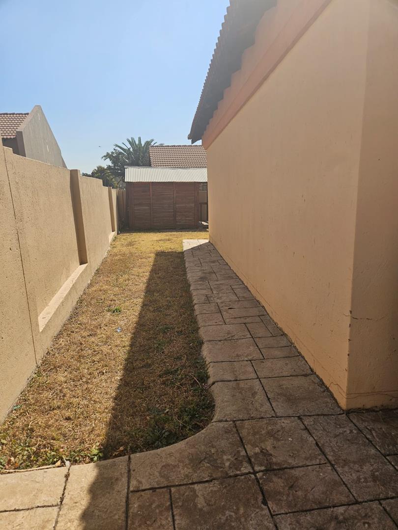 3 Bedroom Property for Sale in Thatchfield Gardens Gauteng
