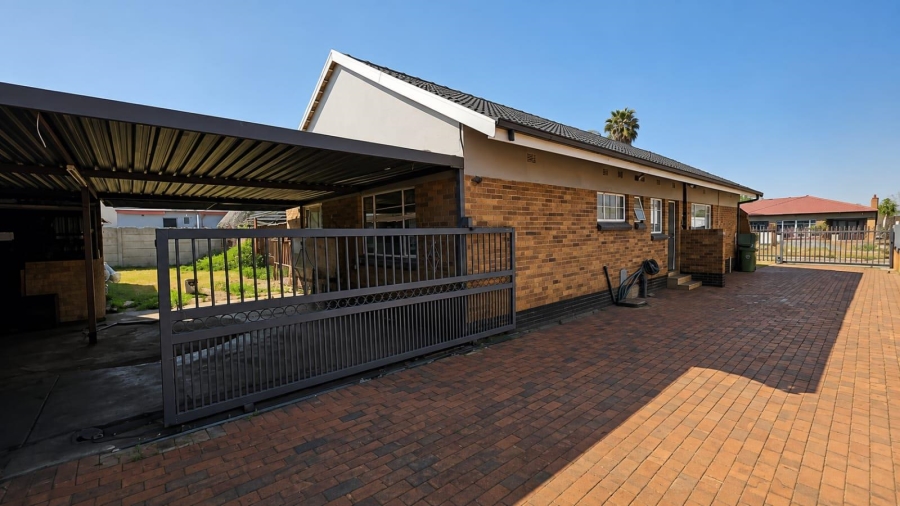 3 Bedroom Property for Sale in Florentia Gauteng