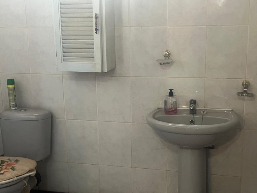 5 Bedroom Property for Sale in Glenvista Gauteng