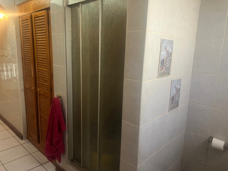 5 Bedroom Property for Sale in Glenvista Gauteng