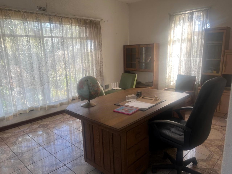 5 Bedroom Property for Sale in Glenvista Gauteng