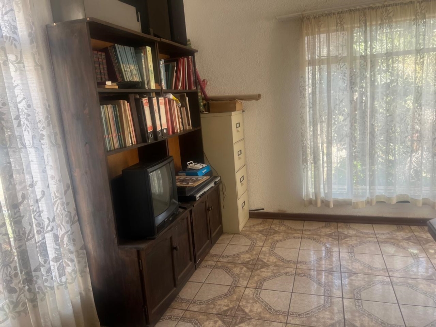 5 Bedroom Property for Sale in Glenvista Gauteng
