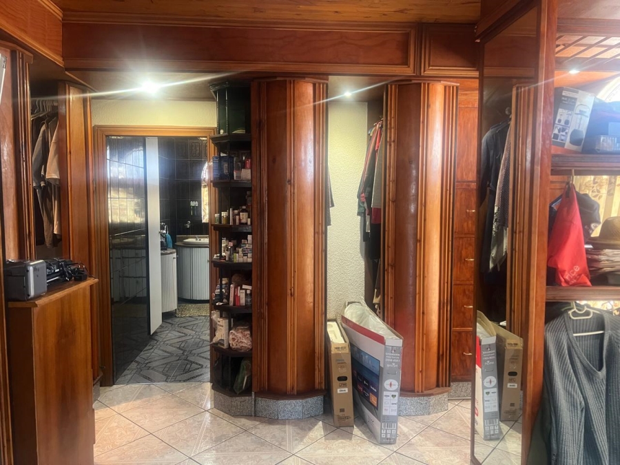 5 Bedroom Property for Sale in Glenvista Gauteng