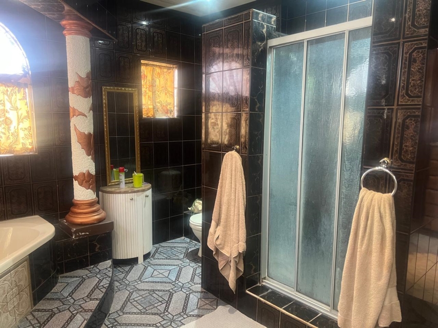 5 Bedroom Property for Sale in Glenvista Gauteng