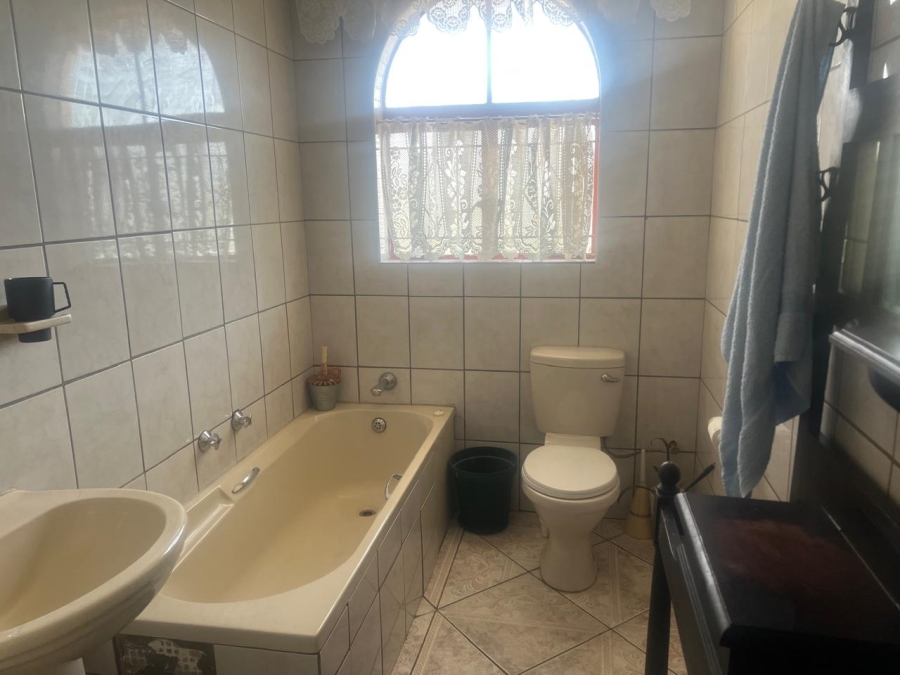 5 Bedroom Property for Sale in Glenvista Gauteng