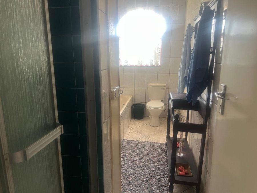 5 Bedroom Property for Sale in Glenvista Gauteng