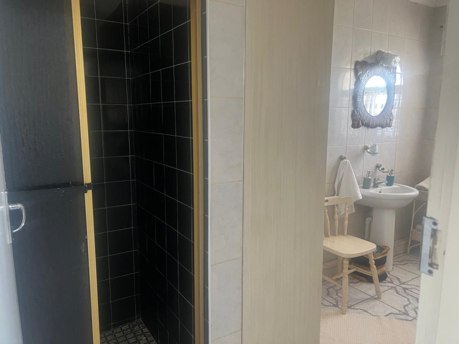 5 Bedroom Property for Sale in Glenvista Gauteng