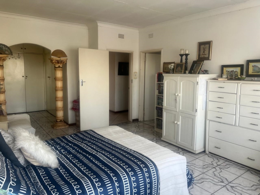 5 Bedroom Property for Sale in Glenvista Gauteng