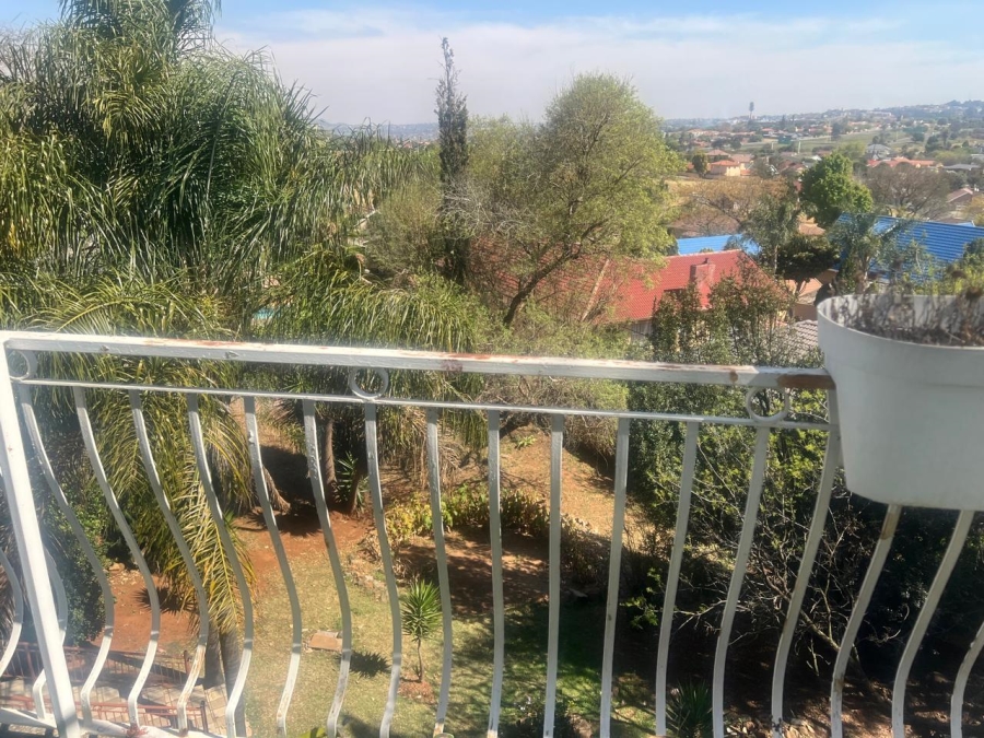 5 Bedroom Property for Sale in Glenvista Gauteng