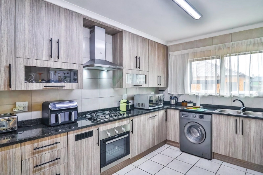 3 Bedroom Property for Sale in Brackendowns Gauteng