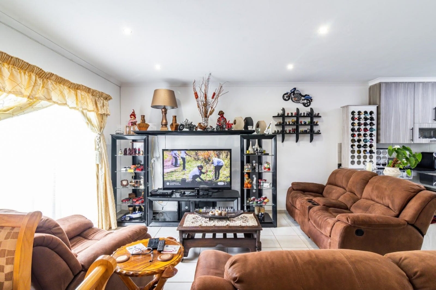 3 Bedroom Property for Sale in Brackendowns Gauteng