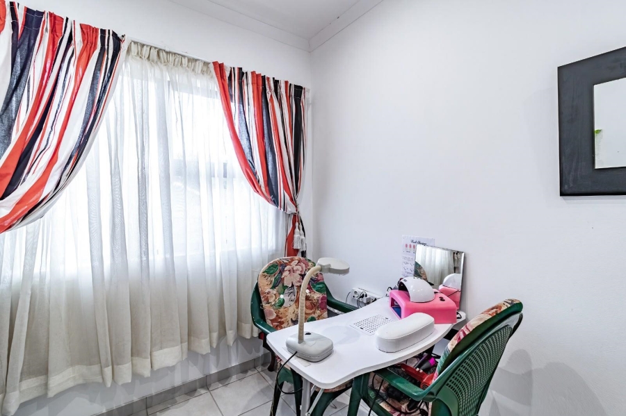 3 Bedroom Property for Sale in Brackendowns Gauteng