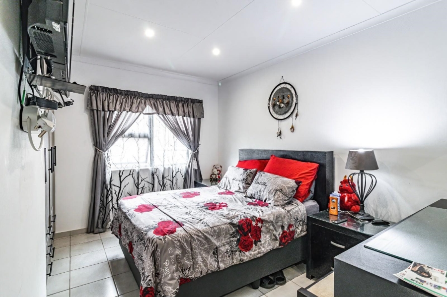 3 Bedroom Property for Sale in Brackendowns Gauteng