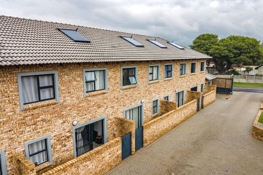 3 Bedroom Property for Sale in Brackendowns Gauteng