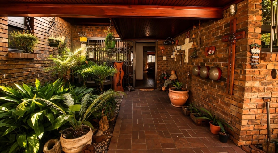 4 Bedroom Property for Sale in Parkhill Gardens Gauteng