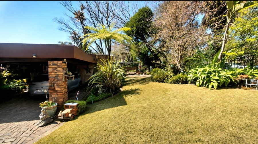 4 Bedroom Property for Sale in Parkhill Gardens Gauteng