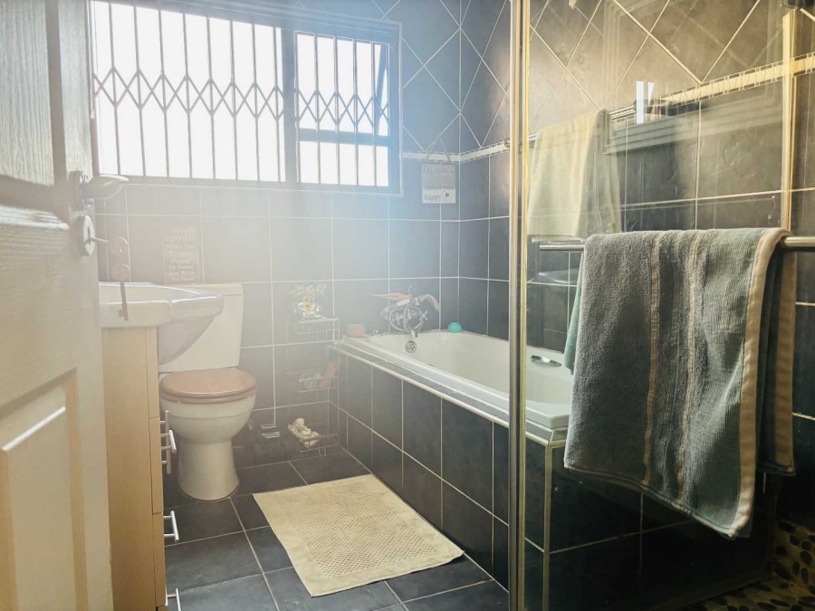 3 Bedroom Property for Sale in New Redruth Gauteng
