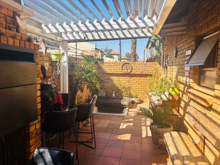 3 Bedroom Property for Sale in New Redruth Gauteng