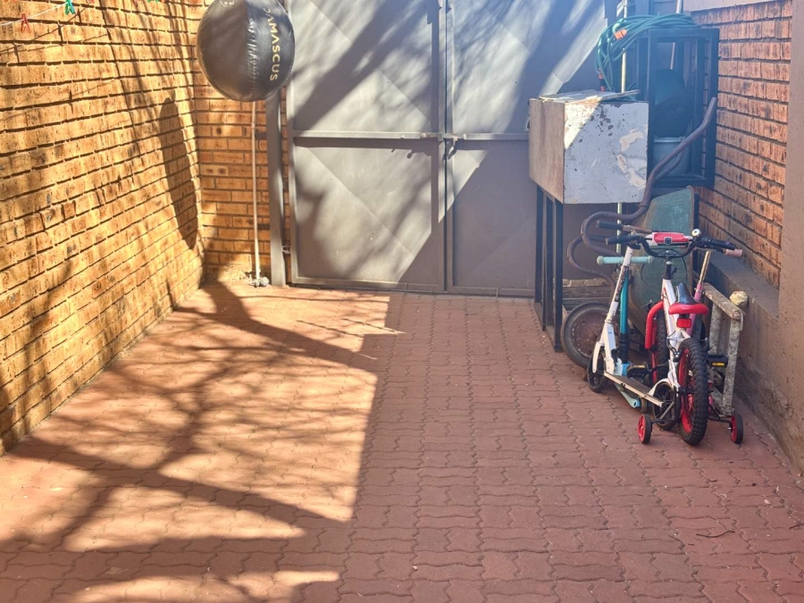 3 Bedroom Property for Sale in New Redruth Gauteng