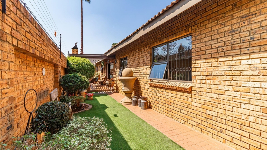 3 Bedroom Property for Sale in New Redruth Gauteng