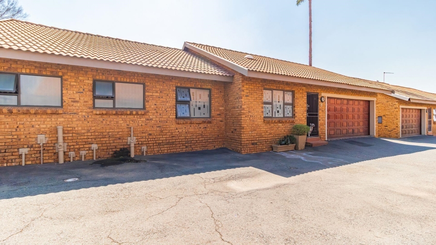 3 Bedroom Property for Sale in New Redruth Gauteng