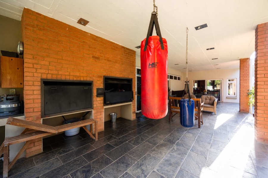 5 Bedroom Property for Sale in Moreleta Park Gauteng