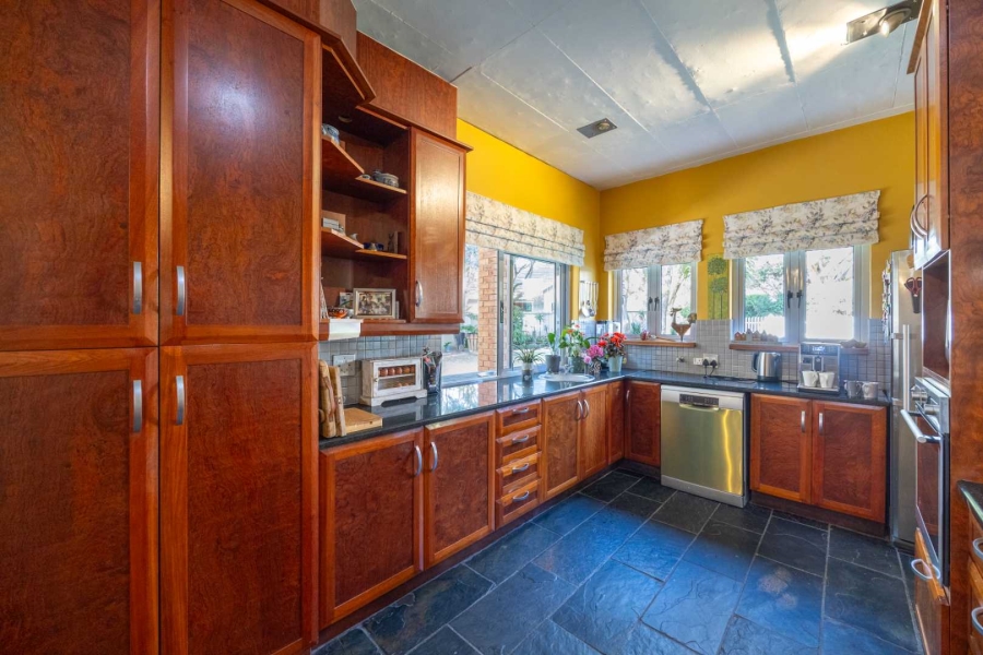 5 Bedroom Property for Sale in Moreleta Park Gauteng
