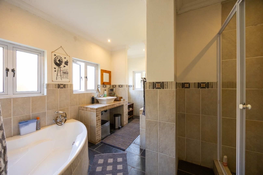 5 Bedroom Property for Sale in Moreleta Park Gauteng