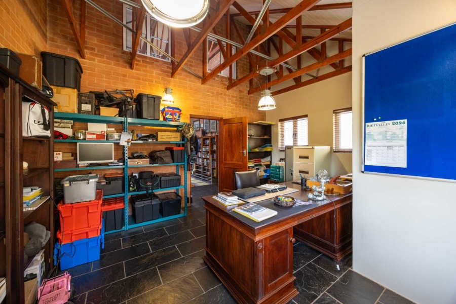 5 Bedroom Property for Sale in Moreleta Park Gauteng