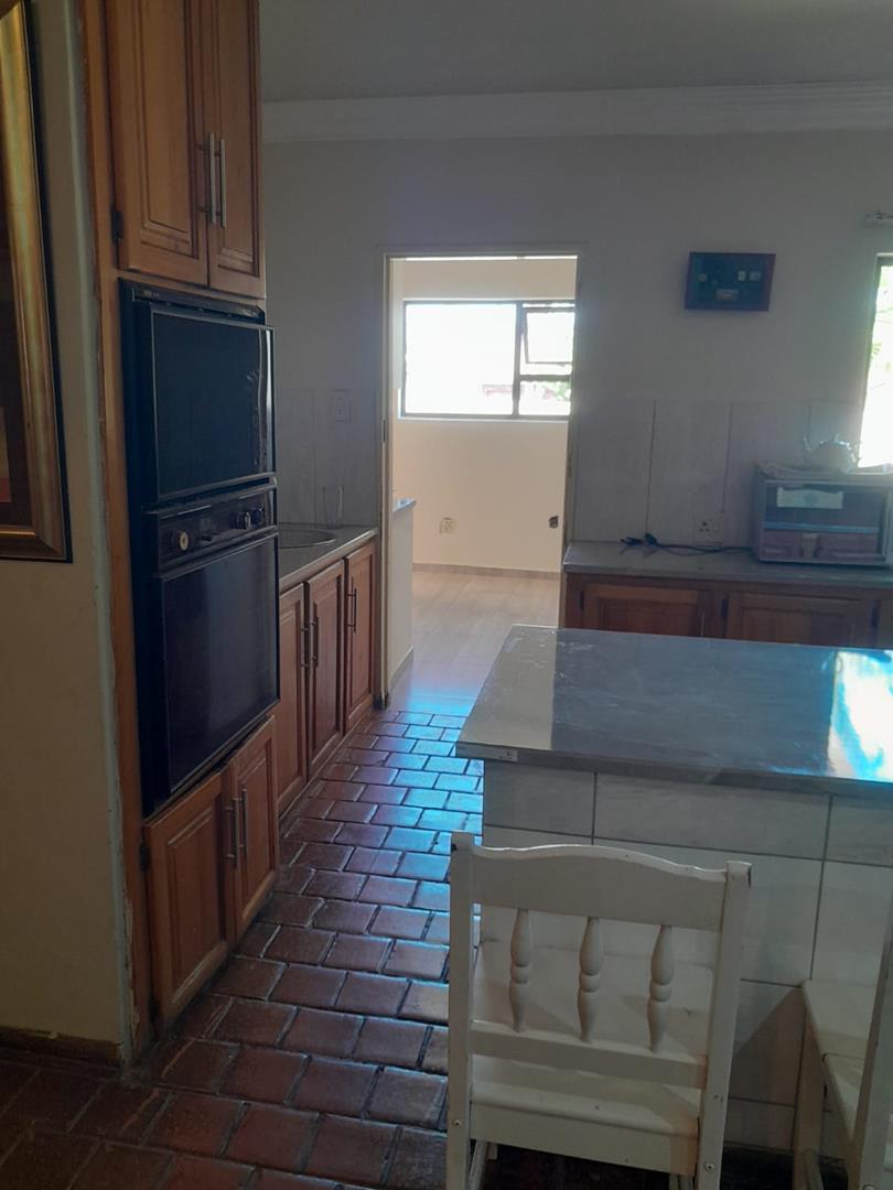 5 Bedroom Property for Sale in The Orchards Gauteng