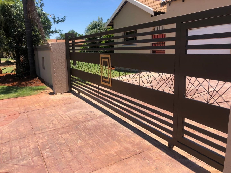 5 Bedroom Property for Sale in The Orchards Gauteng