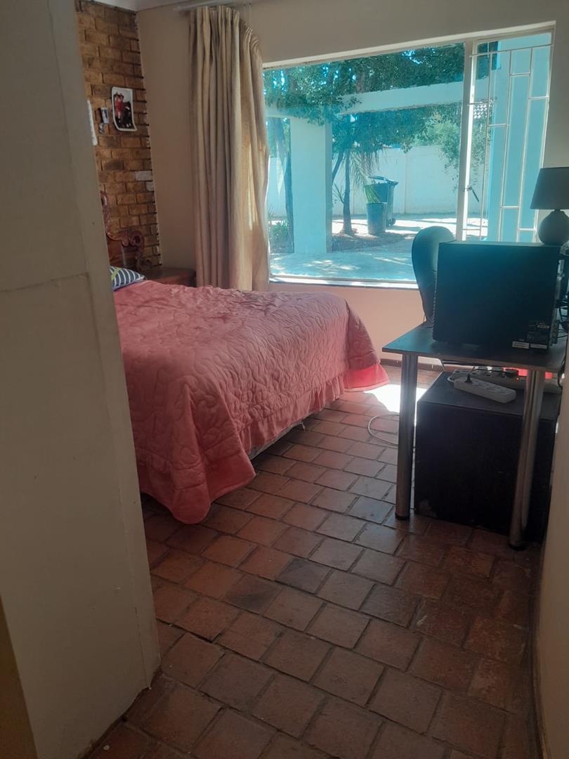 5 Bedroom Property for Sale in The Orchards Gauteng