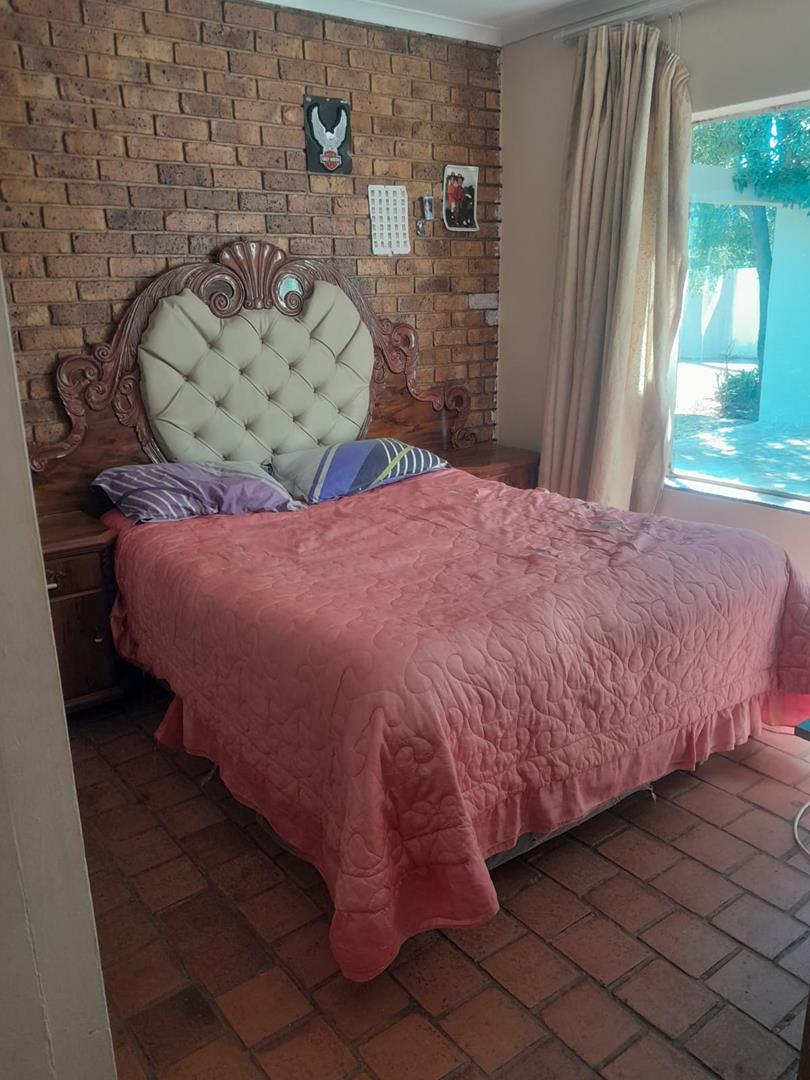 5 Bedroom Property for Sale in The Orchards Gauteng