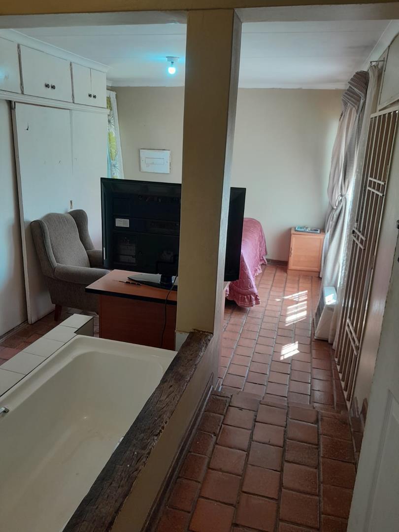 5 Bedroom Property for Sale in The Orchards Gauteng