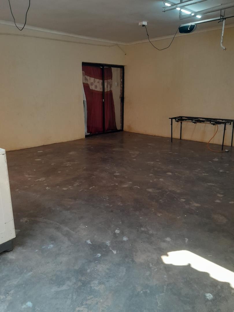 5 Bedroom Property for Sale in The Orchards Gauteng