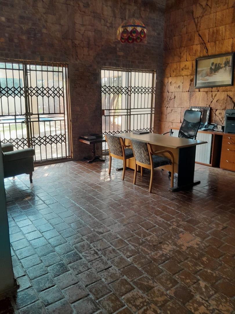 5 Bedroom Property for Sale in The Orchards Gauteng