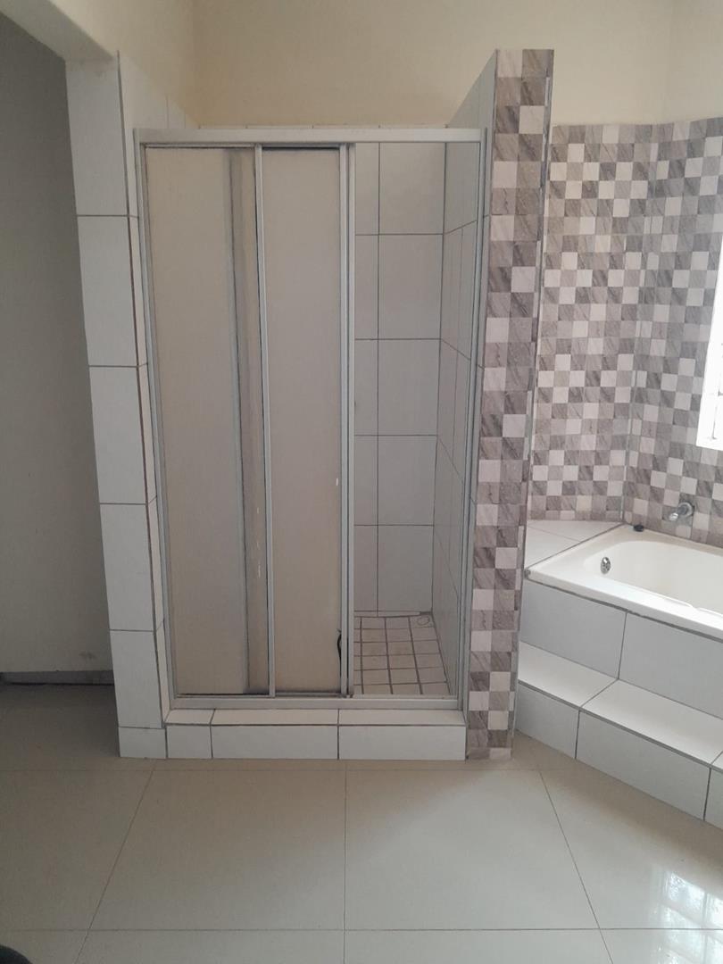 5 Bedroom Property for Sale in The Orchards Gauteng