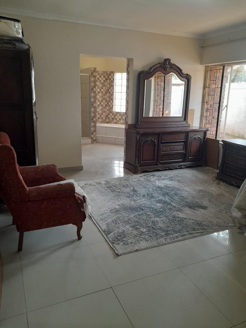5 Bedroom Property for Sale in The Orchards Gauteng