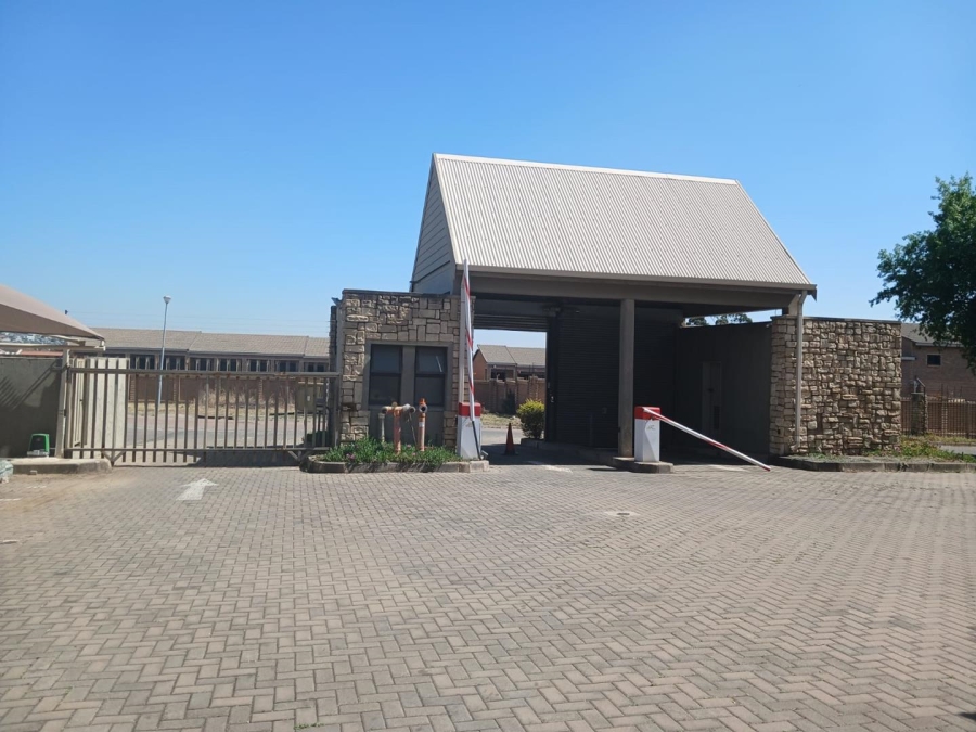 To Let Commercial Property for Rent in Noordwyk Gauteng
