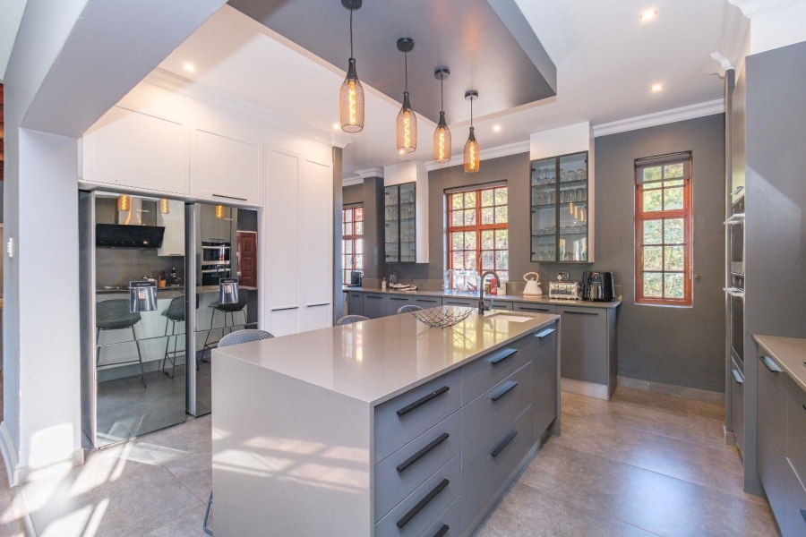 7 Bedroom Property for Sale in Moreleta Park Gauteng