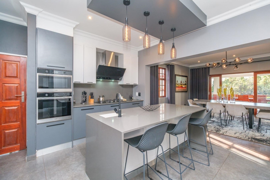 7 Bedroom Property for Sale in Moreleta Park Gauteng