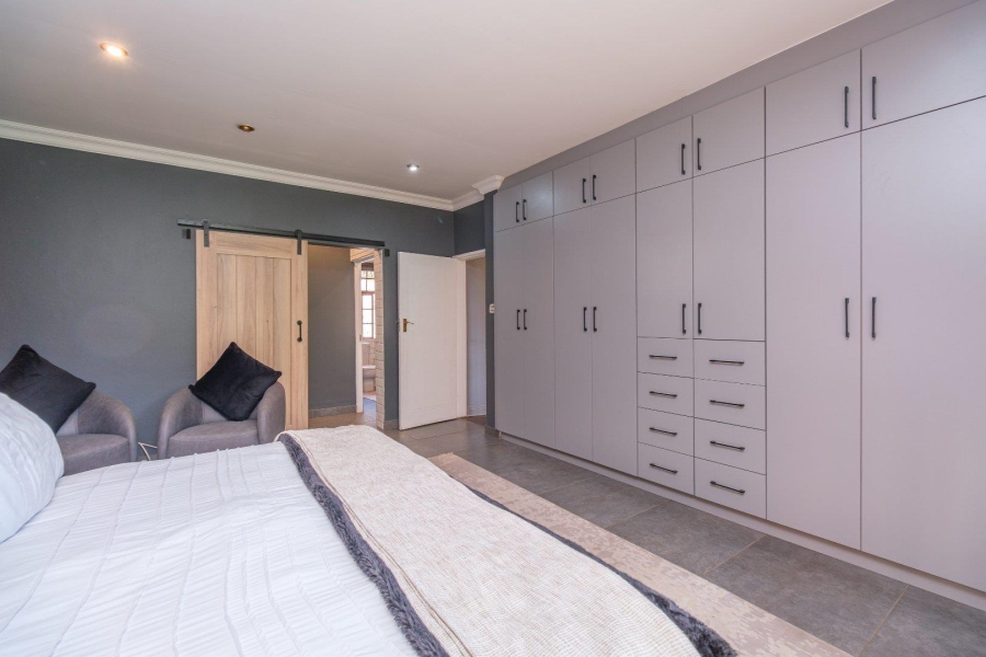 7 Bedroom Property for Sale in Moreleta Park Gauteng