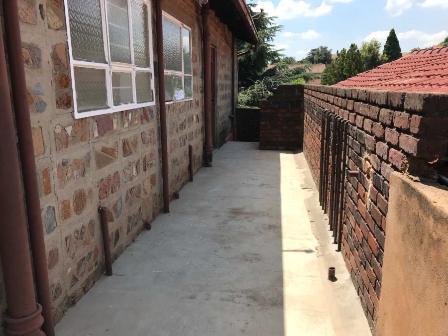 To Let 1 Bedroom Property for Rent in Windsor East Gauteng