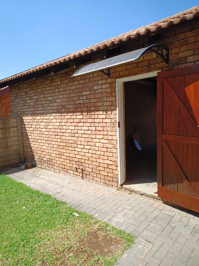 To Let 2 Bedroom Property for Rent in Annlin Gauteng