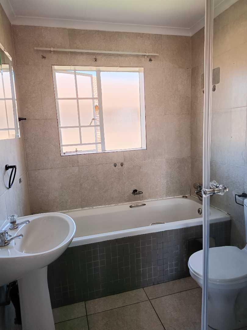 To Let 2 Bedroom Property for Rent in Annlin Gauteng