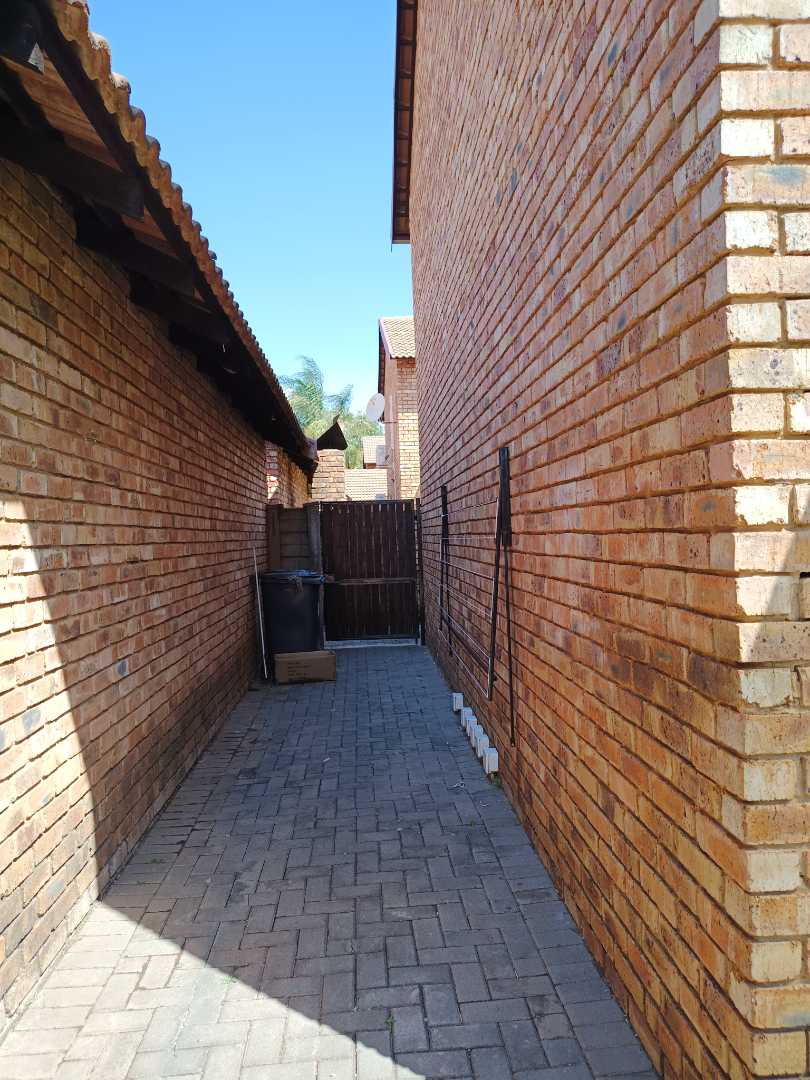 To Let 2 Bedroom Property for Rent in Annlin Gauteng